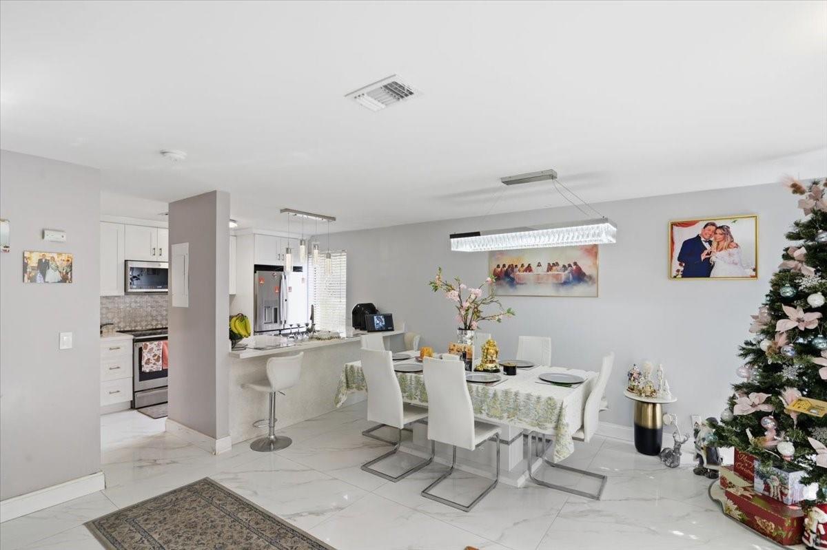 Woodlake Village Twnhms C - Residential Lease