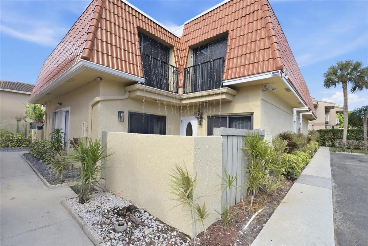 Woodlake Village Twnhms C - Residential Lease