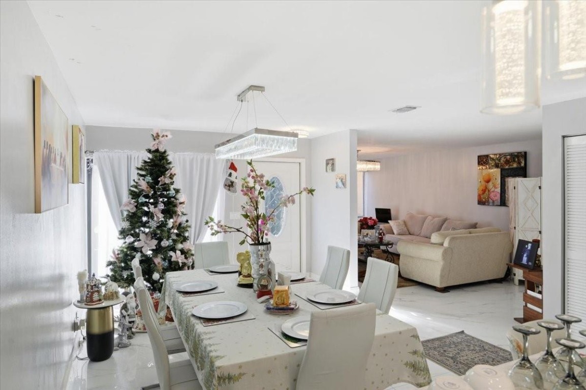 Woodlake Village Twnhms C - Residential Lease