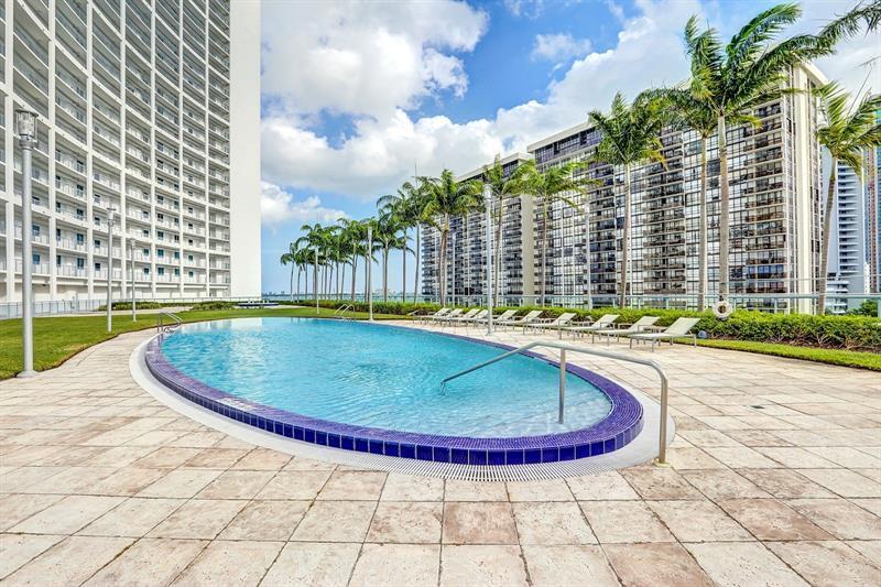 View photos, virtual tours, details... 601 NE 36th Street 2806