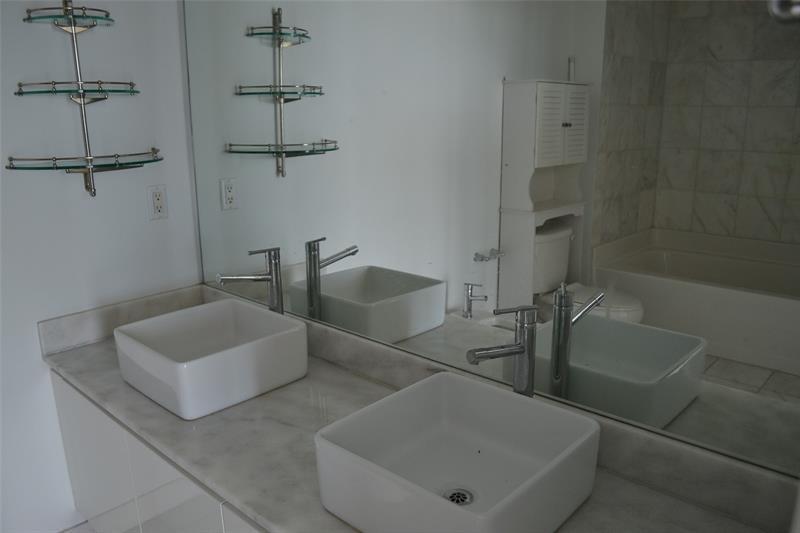 BLUE CONDO - Residential