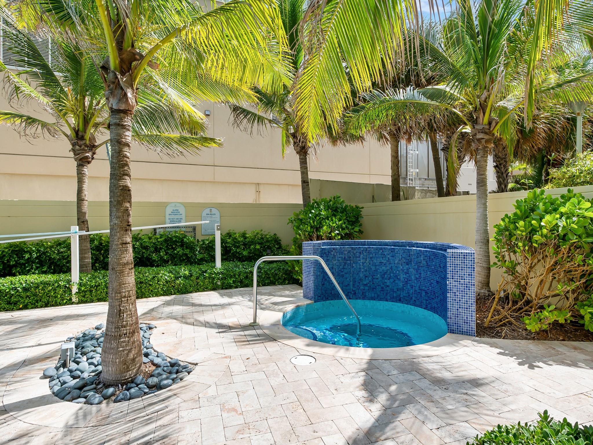 COCONUT GROVE - Residential
