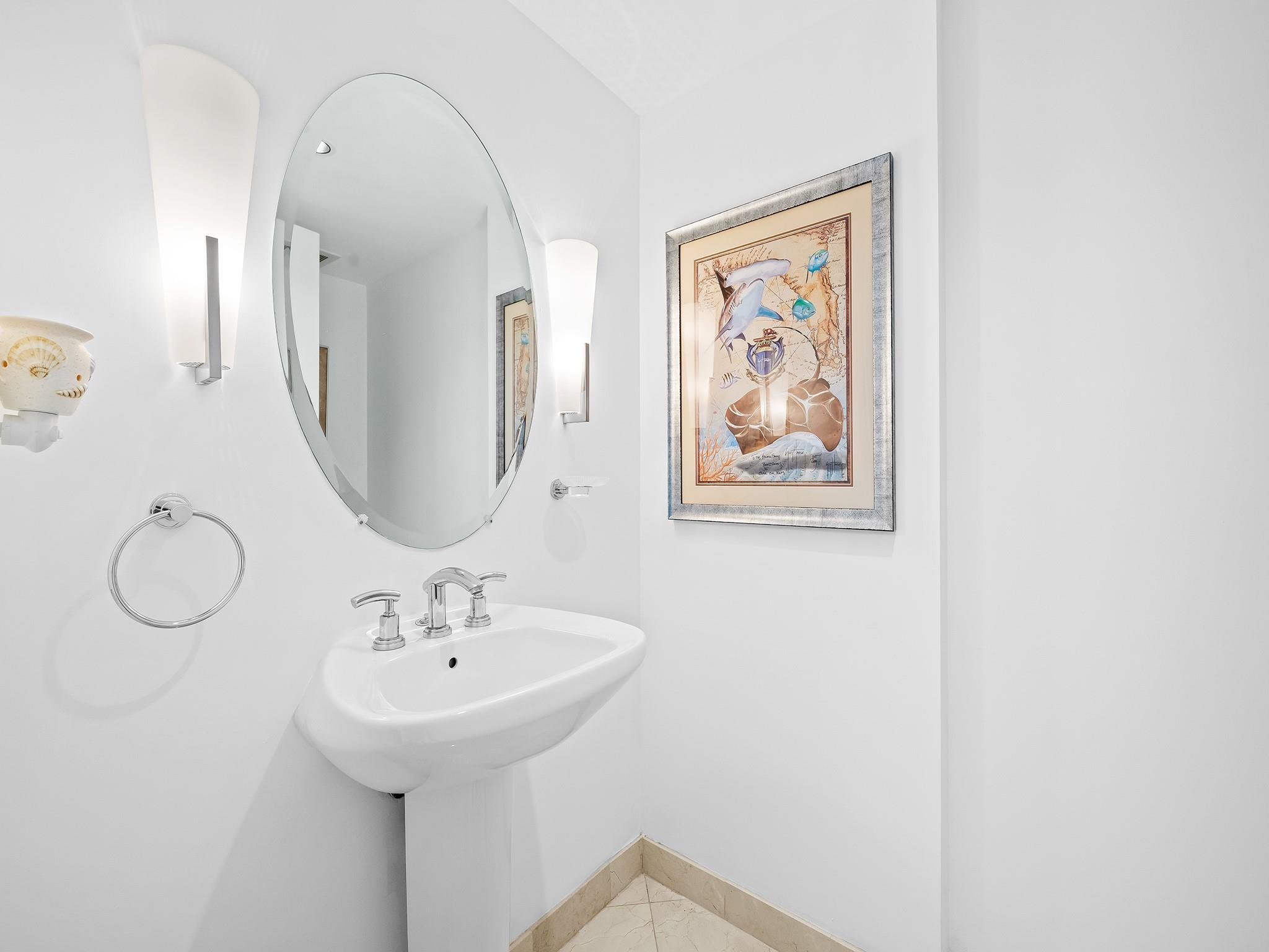 1200 Holiday Dr 208