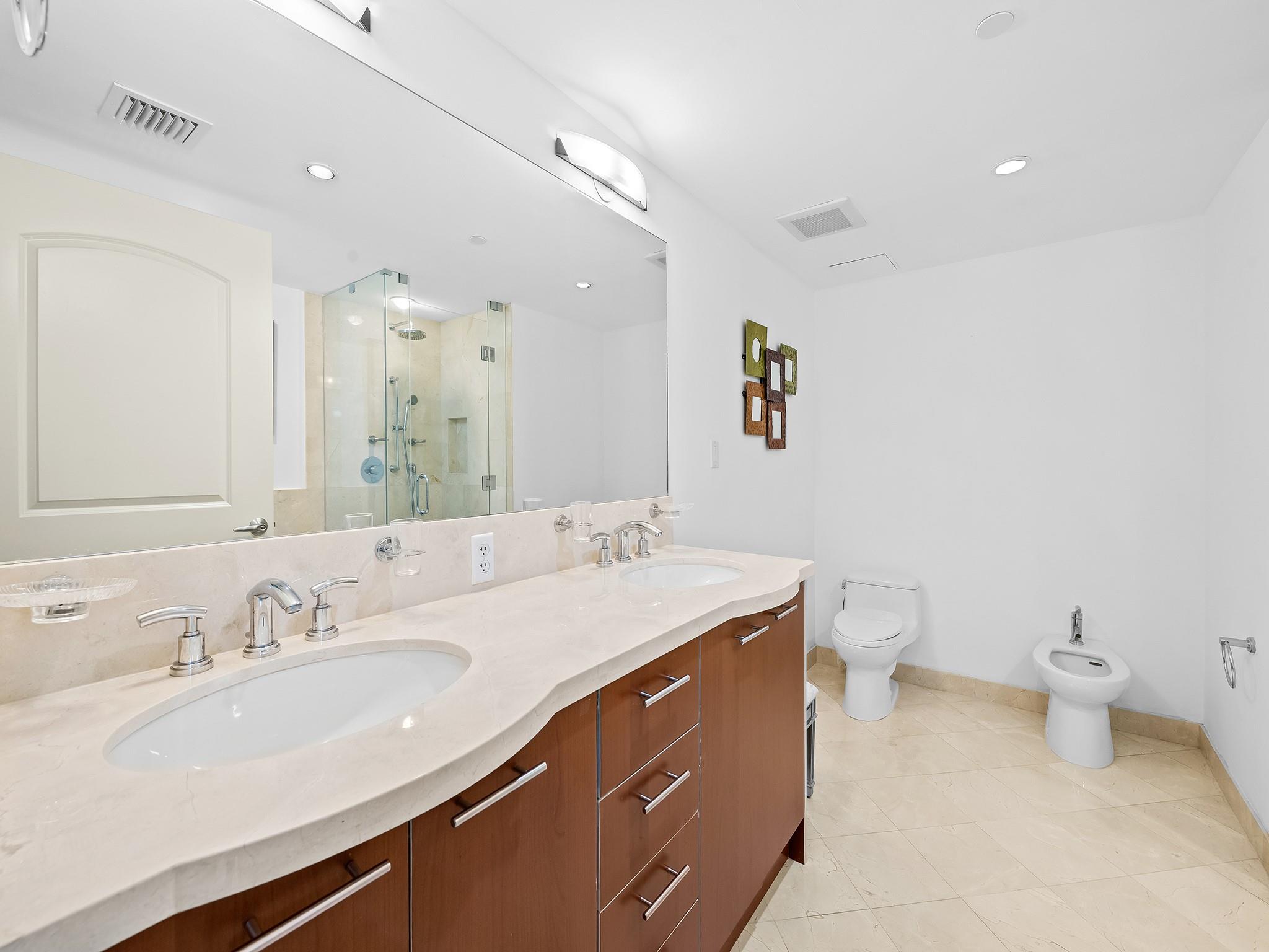COCONUT GROVE - Residential
