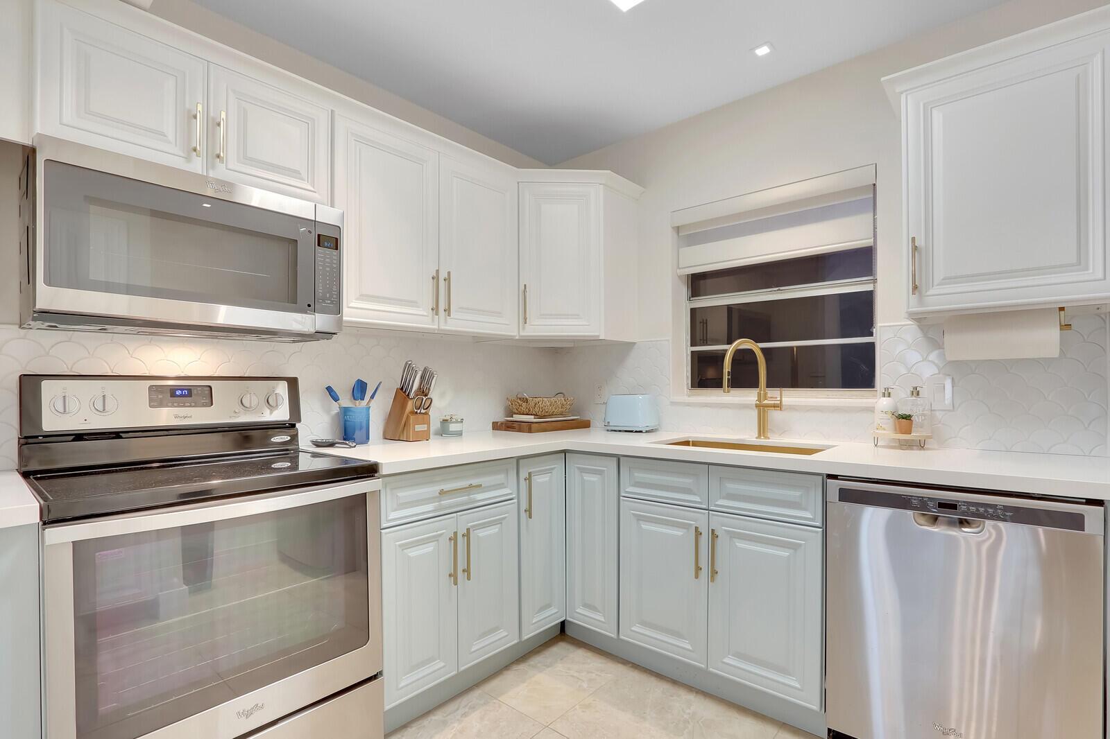 TRAILS END VILLAS INC CON - Residential Lease