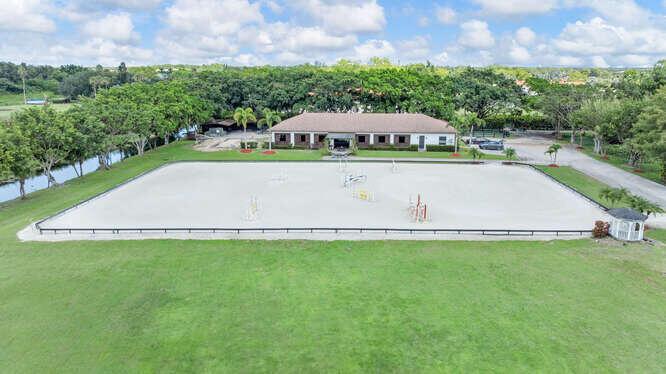 Discover a premier and outstanding equestrian facility, features 17 spacious stalls, (12x12 /3.50 m x 3.50m) a tack room, a full apartment, plus two additional groom's apartments, Washer and dryer, tack room and a beautiful terrace.Train with top-quality facilities, including 35 mts x 70 mts = 114 ft x 230 ft sand arena and a lush grass field, offering everything you need for year-round or Season. Whether for personal use or as a professional equestrian operation, this property provides the perfect combination of luxury, convenience, and prime location near the show ground fields.