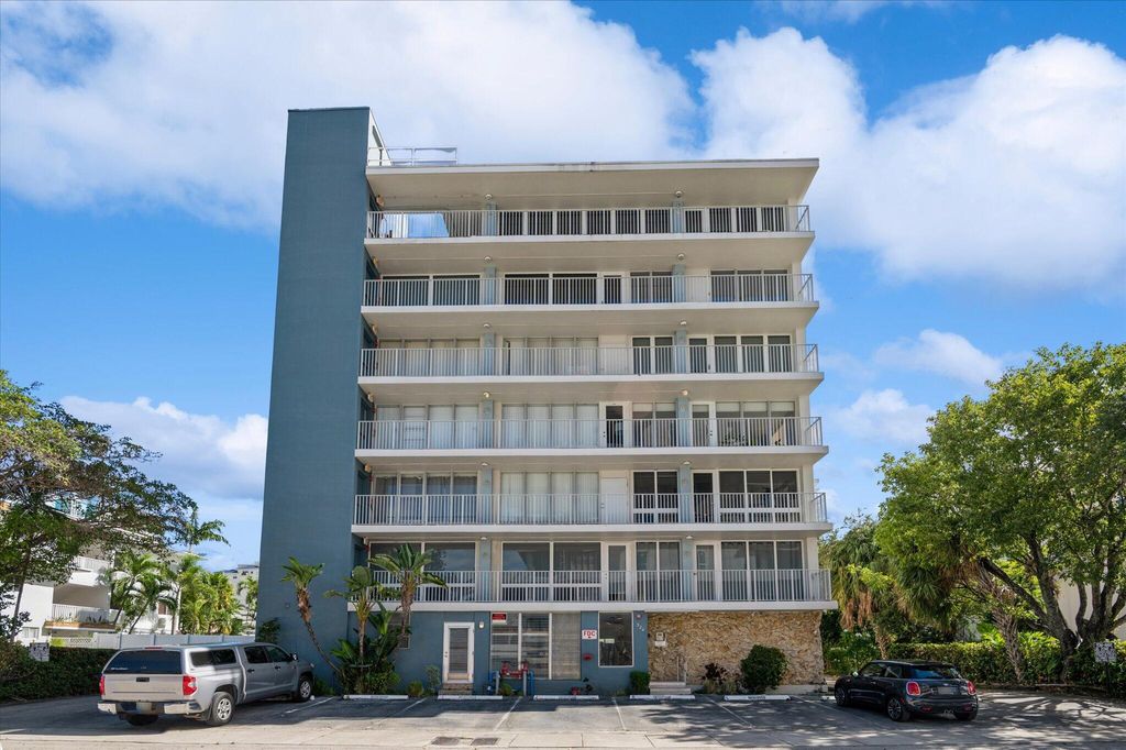 Photo of 524 Orton Avenue #101, Fort Lauderdale, FL 33304 (MLS # B26009254)