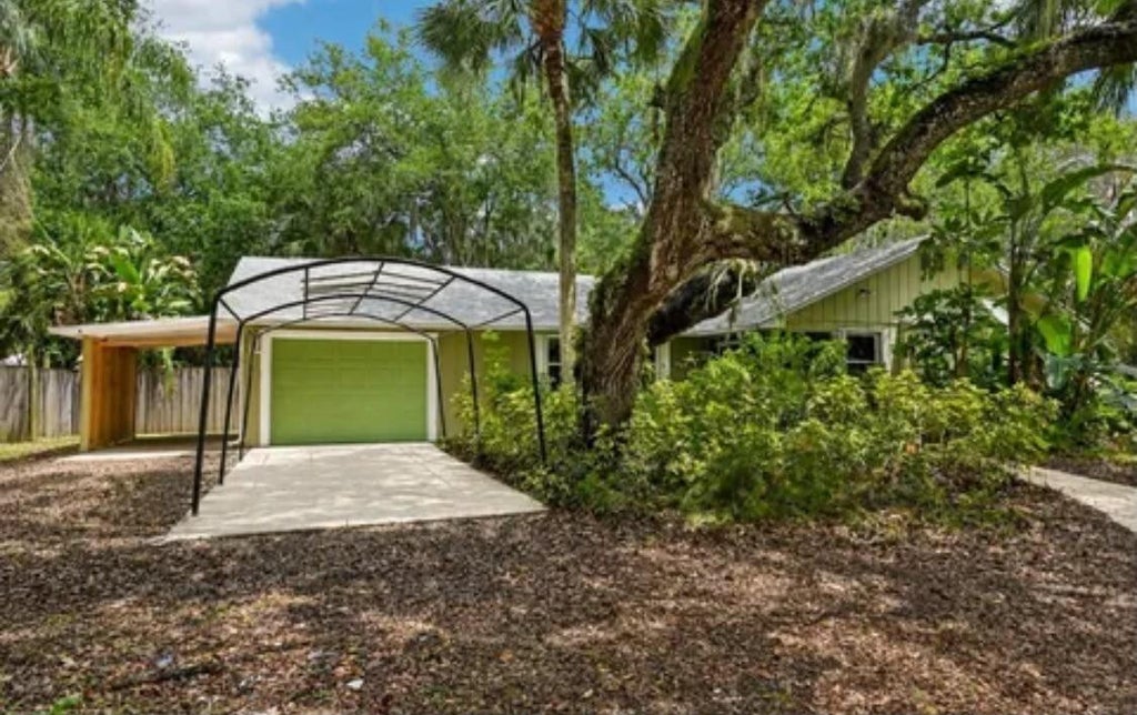 Photo of 255 SW SALERNO Road, Stuart, FL 34997 (MLS # B26061823)