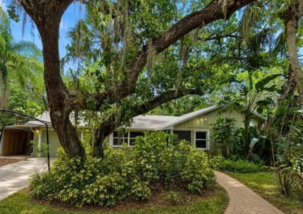 Photo of 255 SW SALERNO Road, Stuart, FL 34997 (MLS # B26061823)