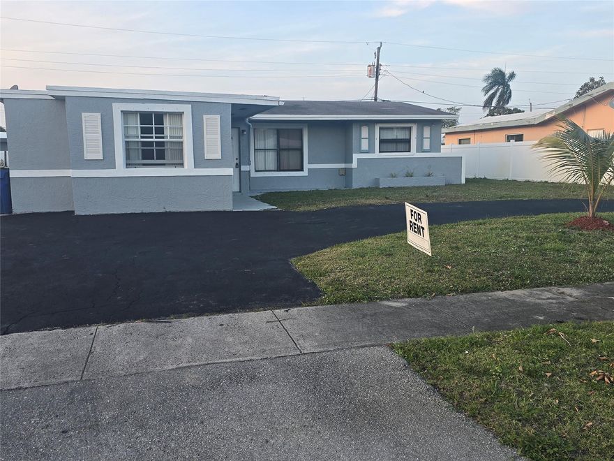 4 BEDROOMS AND 2 BATHS AVAILABLE FOR RENT IN A PERFECT PEACEFUL NEIGHBORHOOD OF LAUDERDALE LAKES