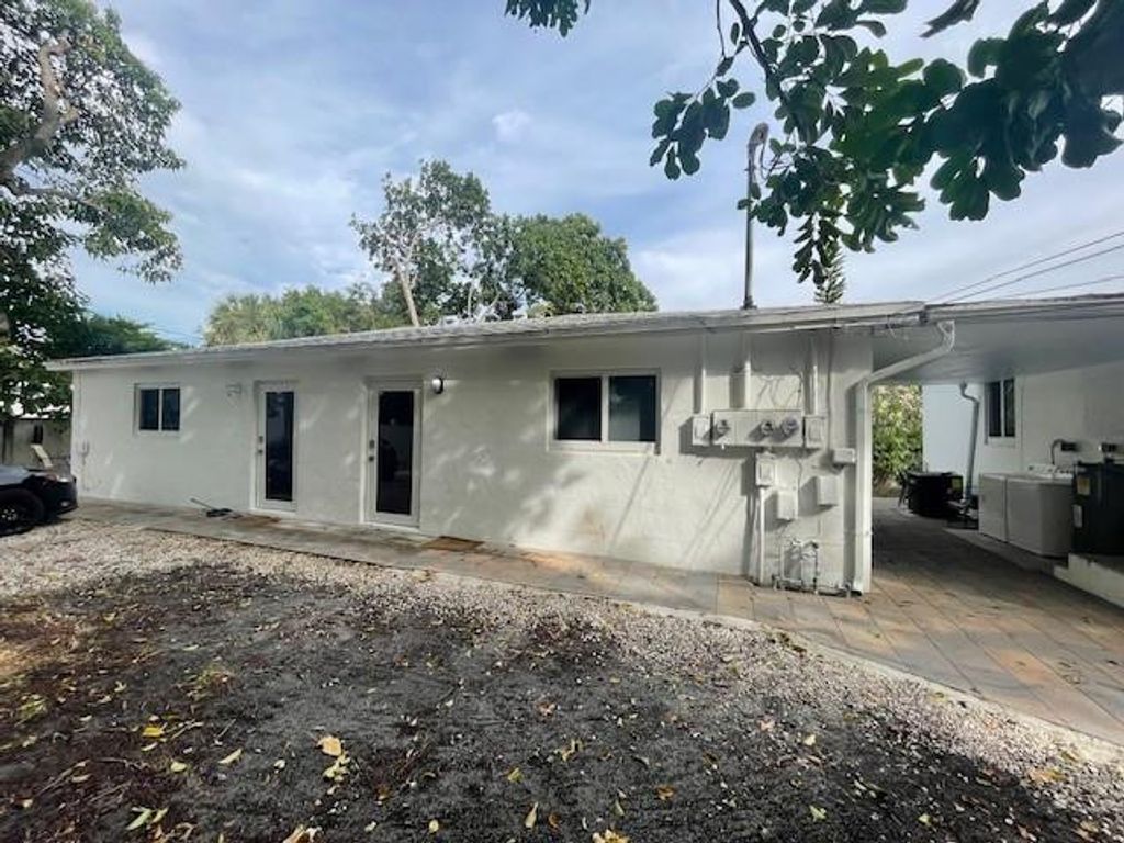 Photo of 319 SW 12th Court, Fort Lauderdale, FL 33315 (MLS # F10505641)