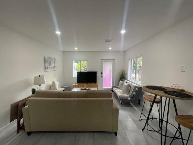 319 SW 12th Ct