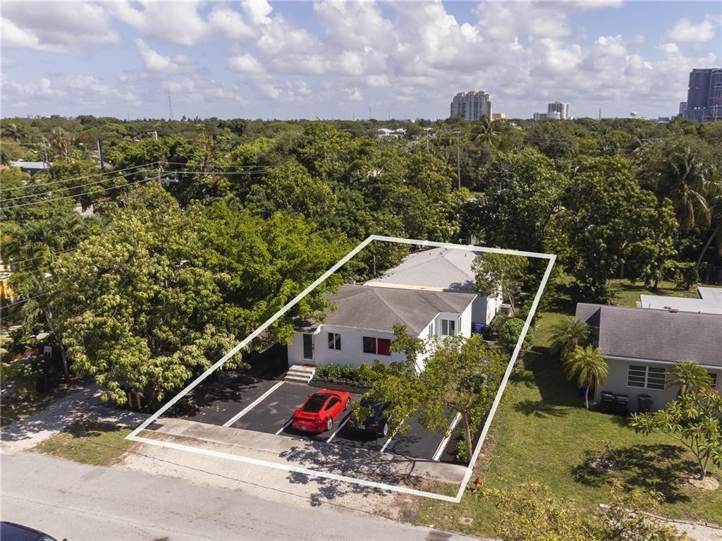 Photo of 319 SW 12th Court, Fort Lauderdale, FL 33315 (MLS # F10505641)