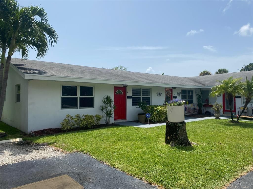 Photo of 626 Prosperity Farms Road Rd #5, North Palm Beach, FL 33408 (MLS # R10820086)