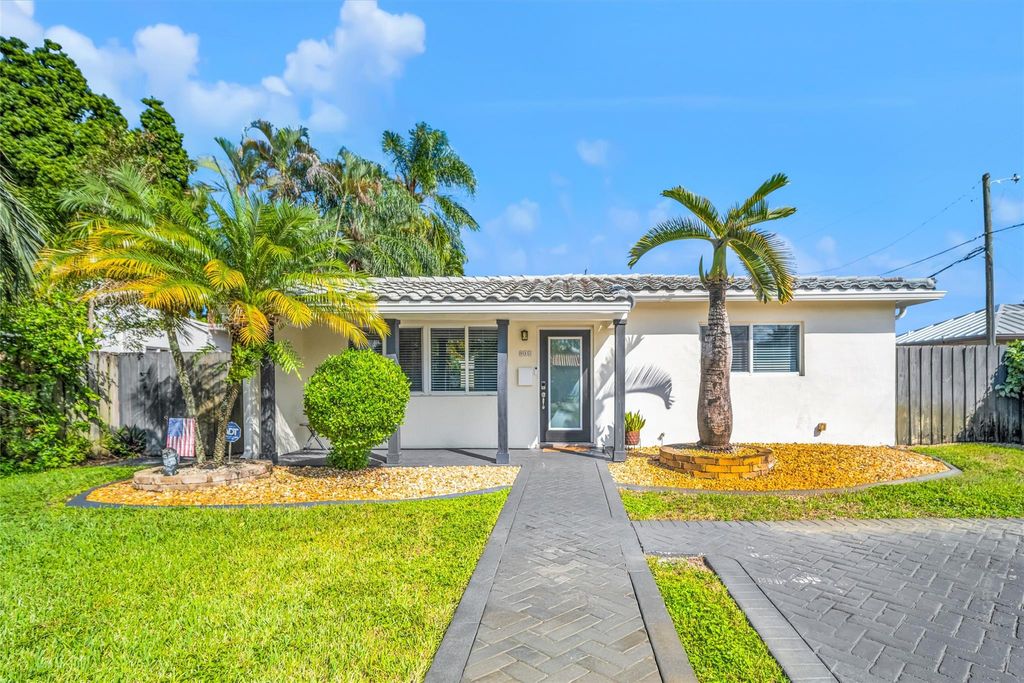 Photo of 915 N 31st Rd, Hollywood, FL 33021 (MLS # F10531374)