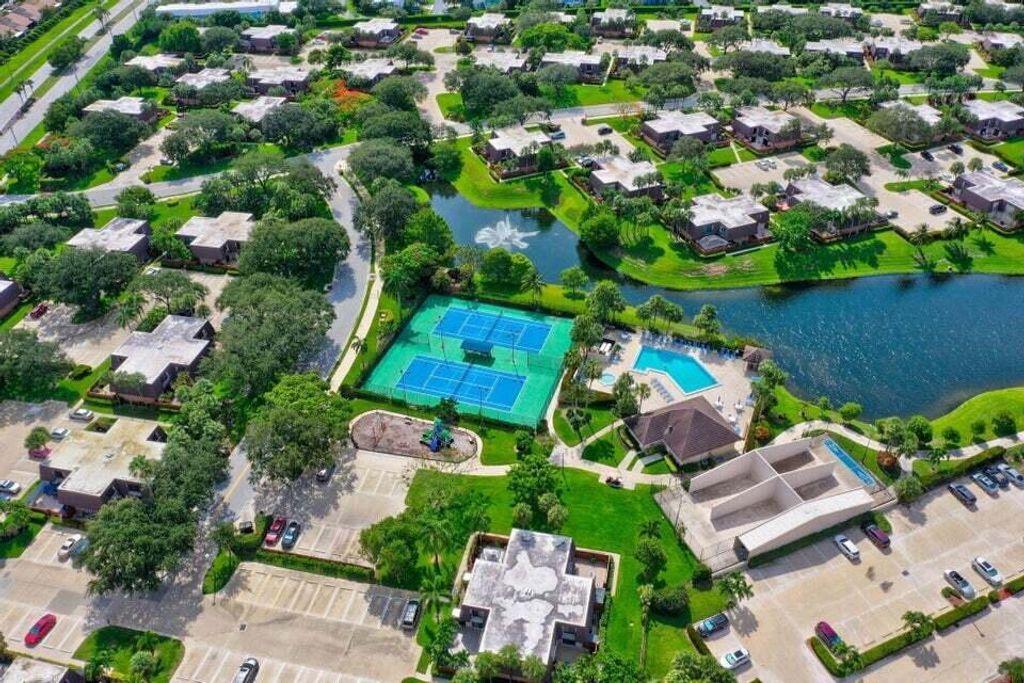 Photo of 2001 Marina Isle Way #402, Jupiter, FL 33477 (MLS # R10939898)