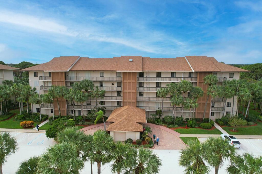 Photo of 2001 Marina Isle Way #402, Jupiter, FL 33477 (MLS # R10939898)