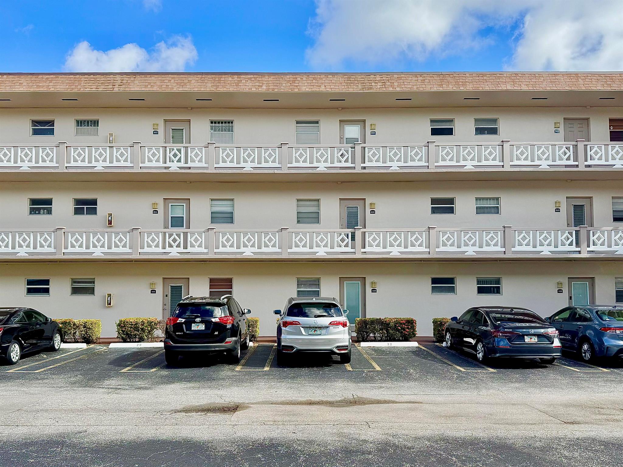 QUINSANA GARDENS CONDO - Residential Lease