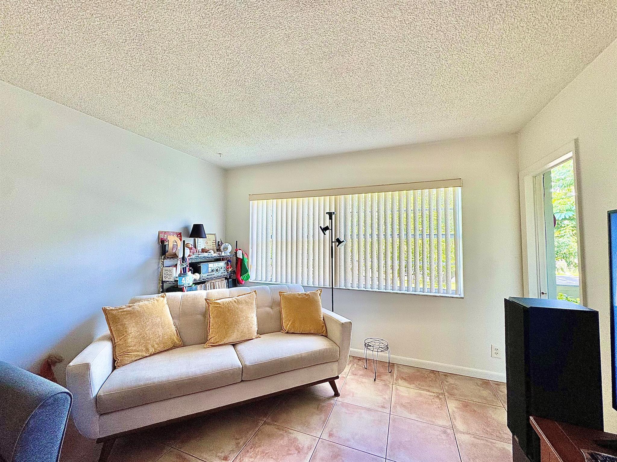QUINSANA GARDENS CONDO - Residential Lease