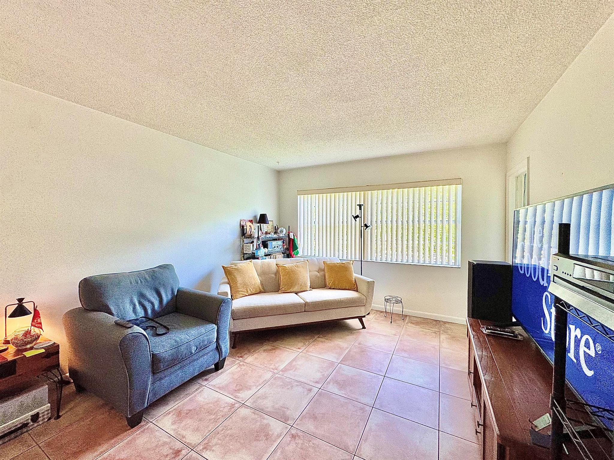 QUINSANA GARDENS CONDO - Residential Lease