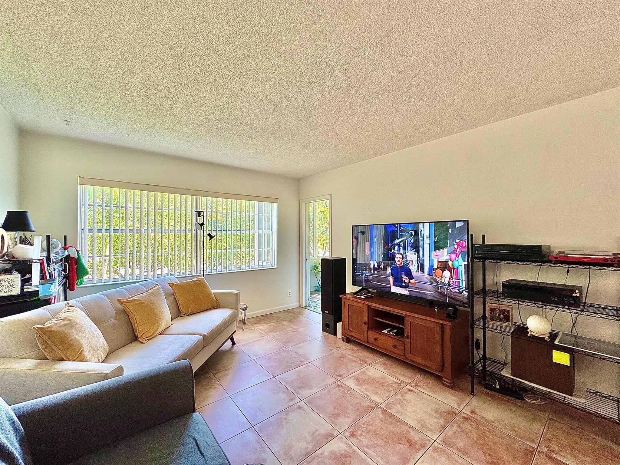 QUINSANA GARDENS CONDO - Residential Lease
