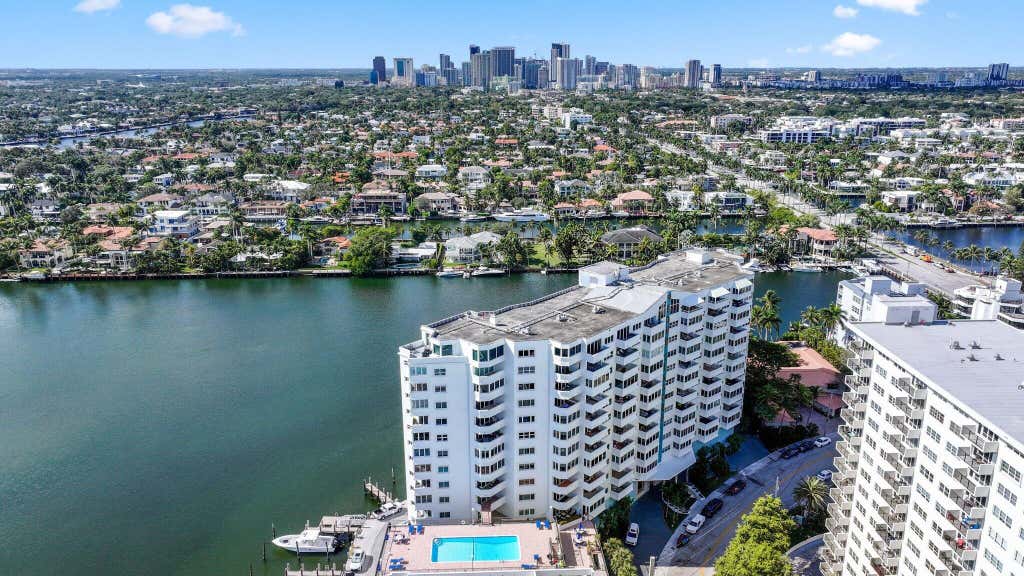 Photo of 333 SUNSET Drive #502, Fort Lauderdale, FL 33301 (MLS # B26066429)