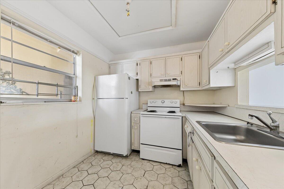 4411 NW 16th Street Apt 206