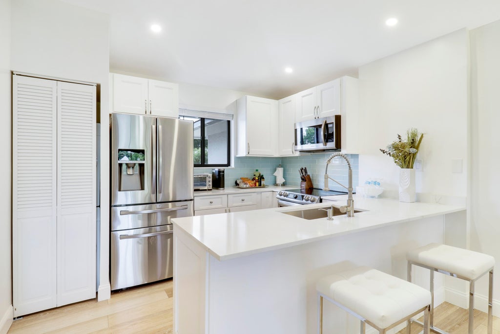 Photo of 302 Club Drive, Palm Beach Gardens, FL 33418 (MLS # R11096672)