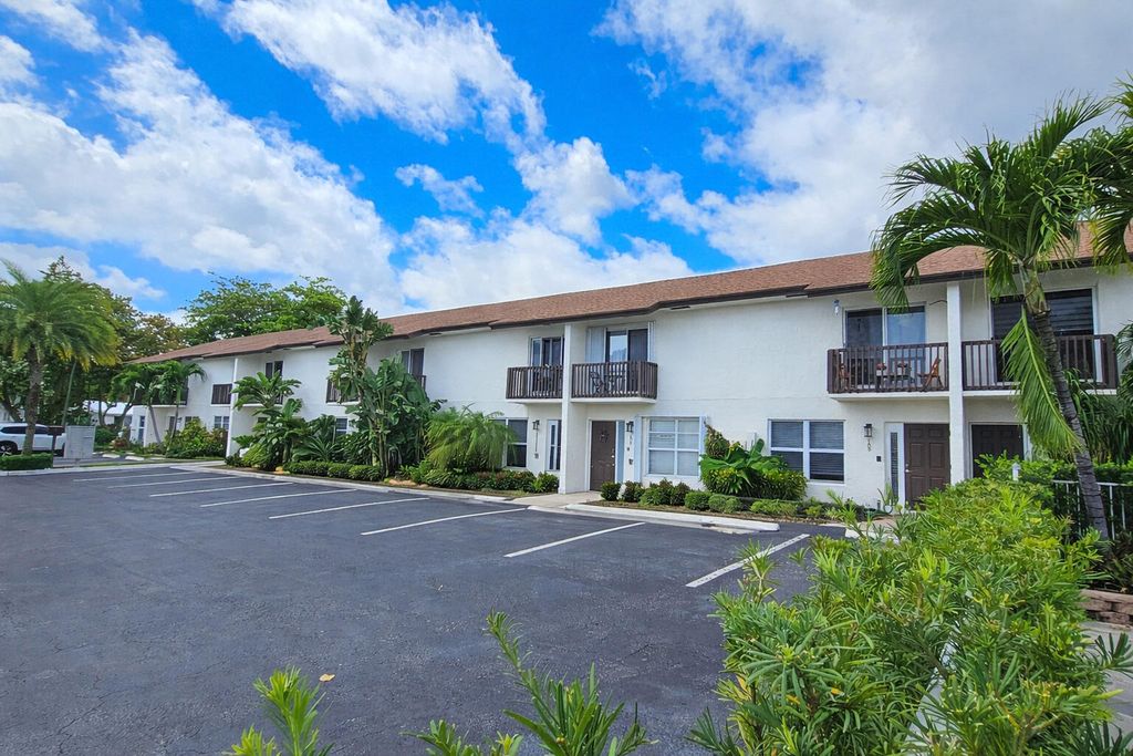 Photo of 1917 NE 3rd Street #109, Deerfield Beach, FL 33441 (MLS # B26004095)