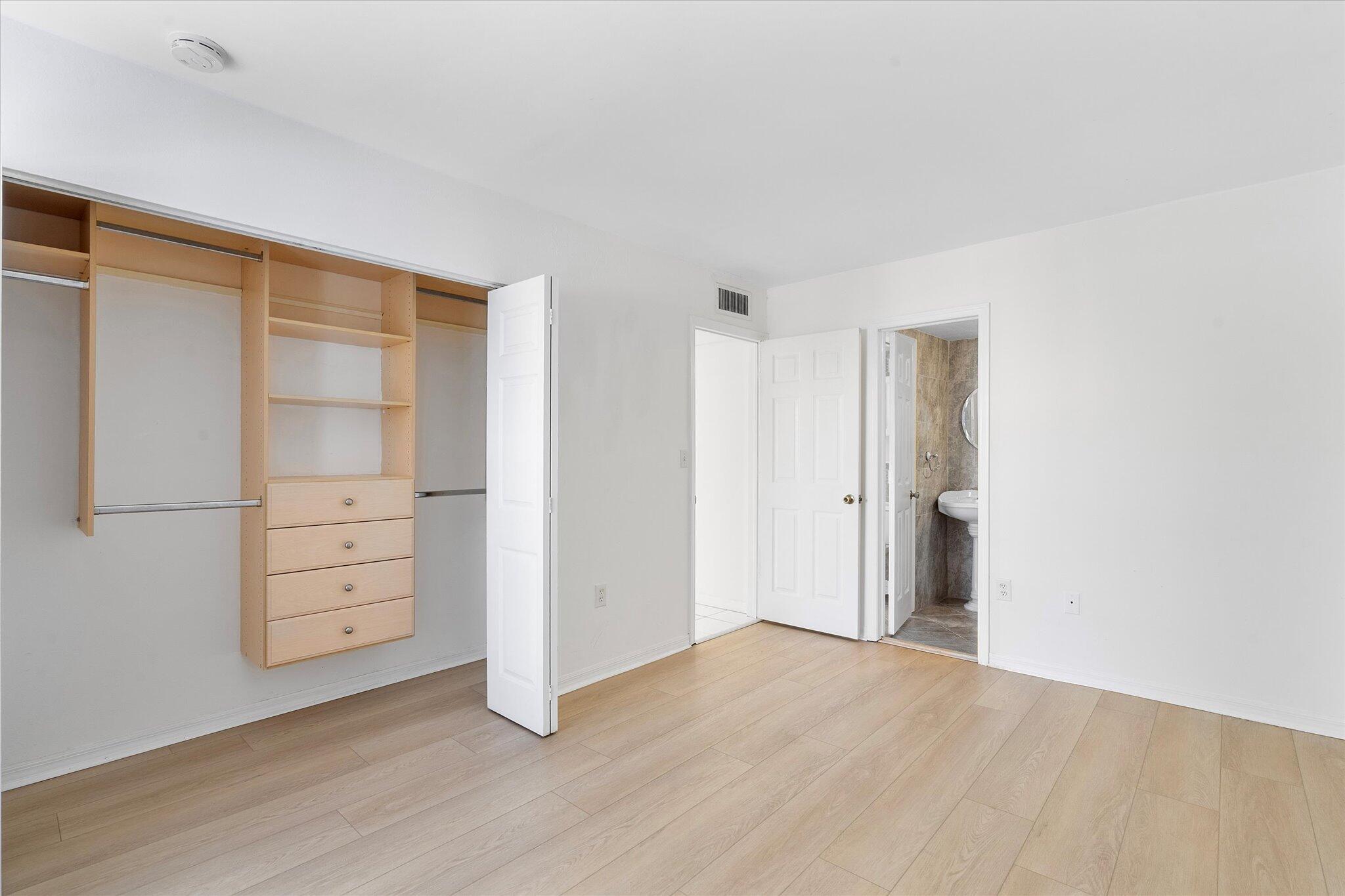 EL PARAISO CONDO - Residential