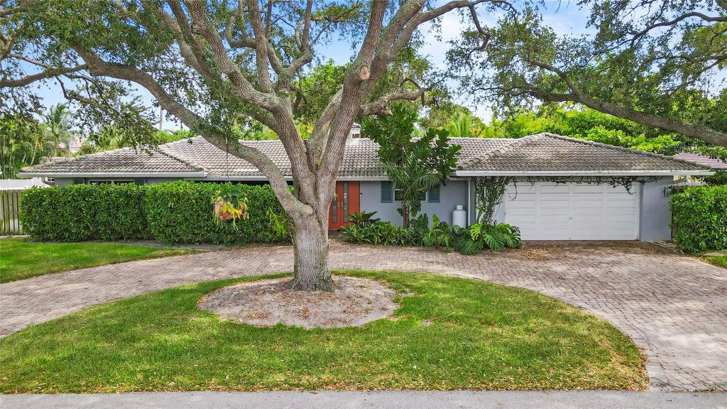 Photo of 2740 NE 34th Street, Fort Lauderdale, FL 33306 (MLS # F10519706)