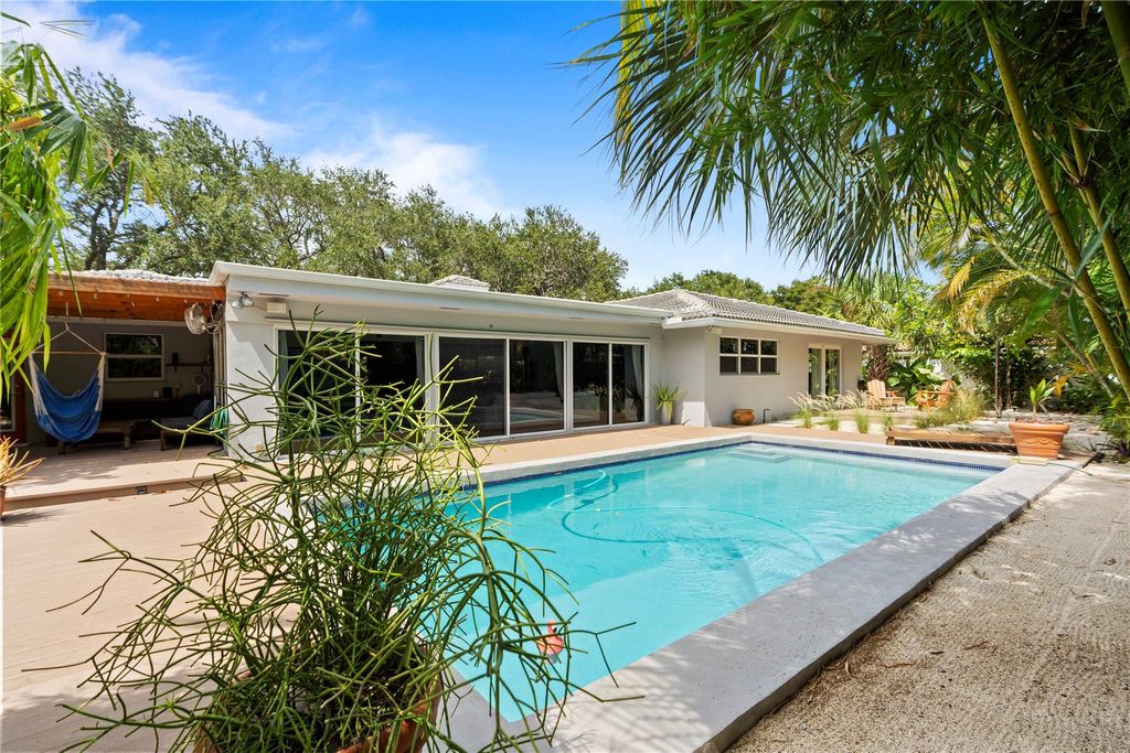 Photo of 2740 NE 34th Street, Fort Lauderdale, FL 33306 (MLS # F10519706)