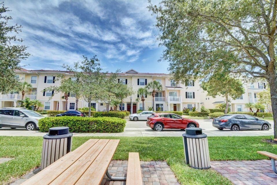 SOMERSET AT ABACOA CONDO - Residential