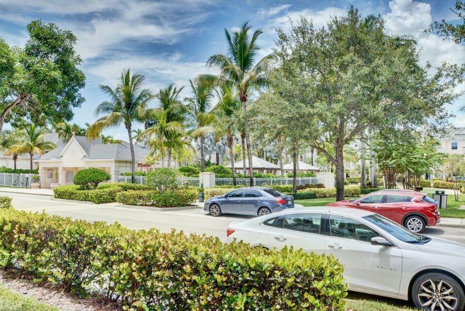 SOMERSET AT ABACOA CONDO - Residential