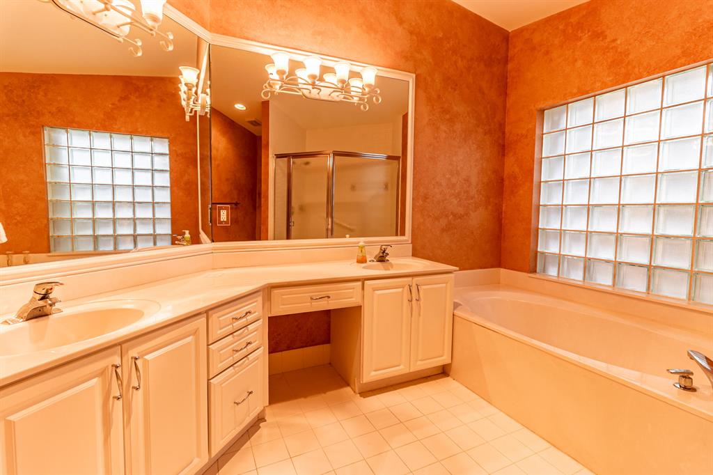 CORAL LAKES - Residential