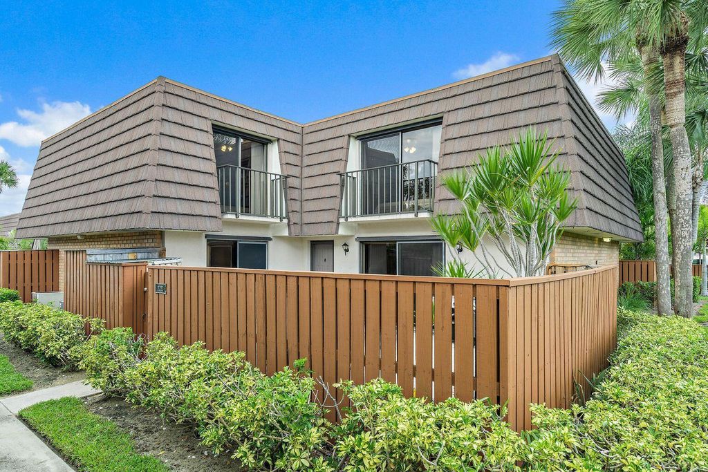 Photo of 2020 20th Court, Jupiter, FL 33477 (MLS # R10878073)