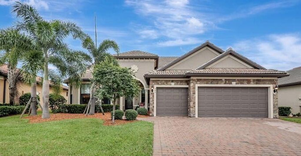 Photo of 305 SE Huntington Circle, Port Saint Lucie, FL 34984 (MLS # R11015085)