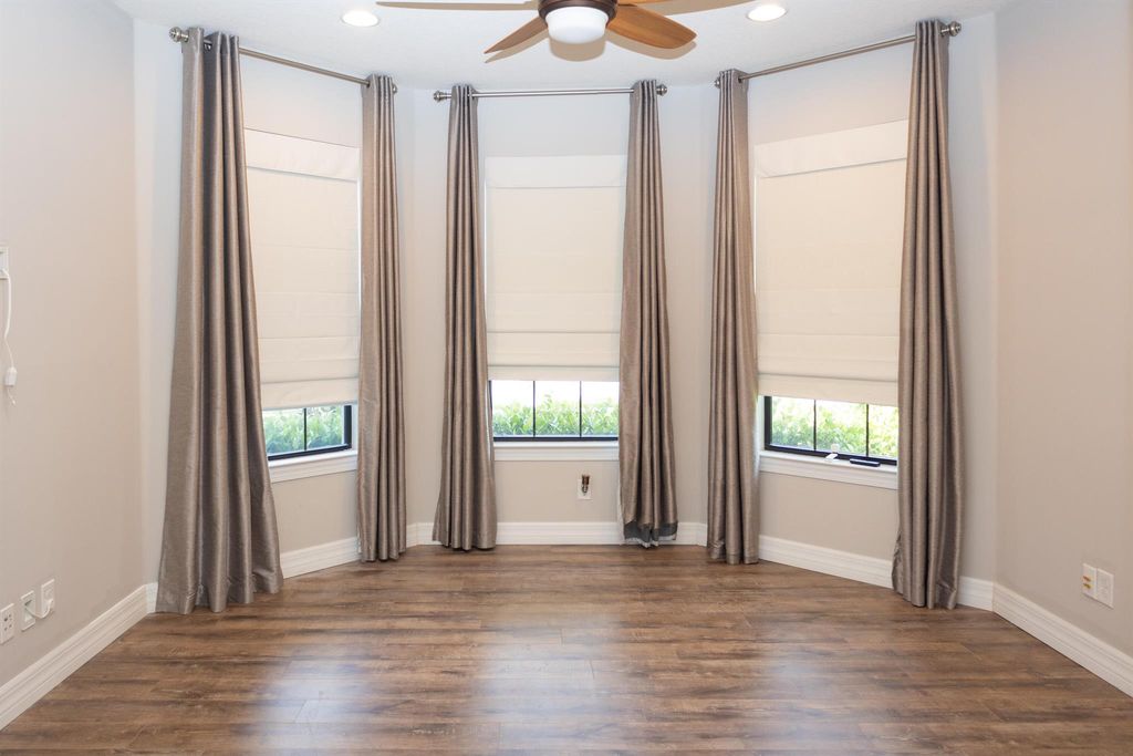 Photo of 305 SE Huntington Circle, Port Saint Lucie, FL 34984 (MLS # R11015085)