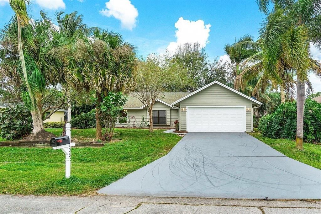 Photo of 106 SW Airview Avenue, Port St Lucie, FL 34984 (MLS # R10875594)