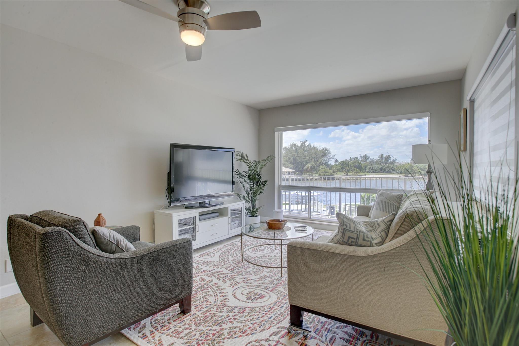 999 N Riverside Dr 10