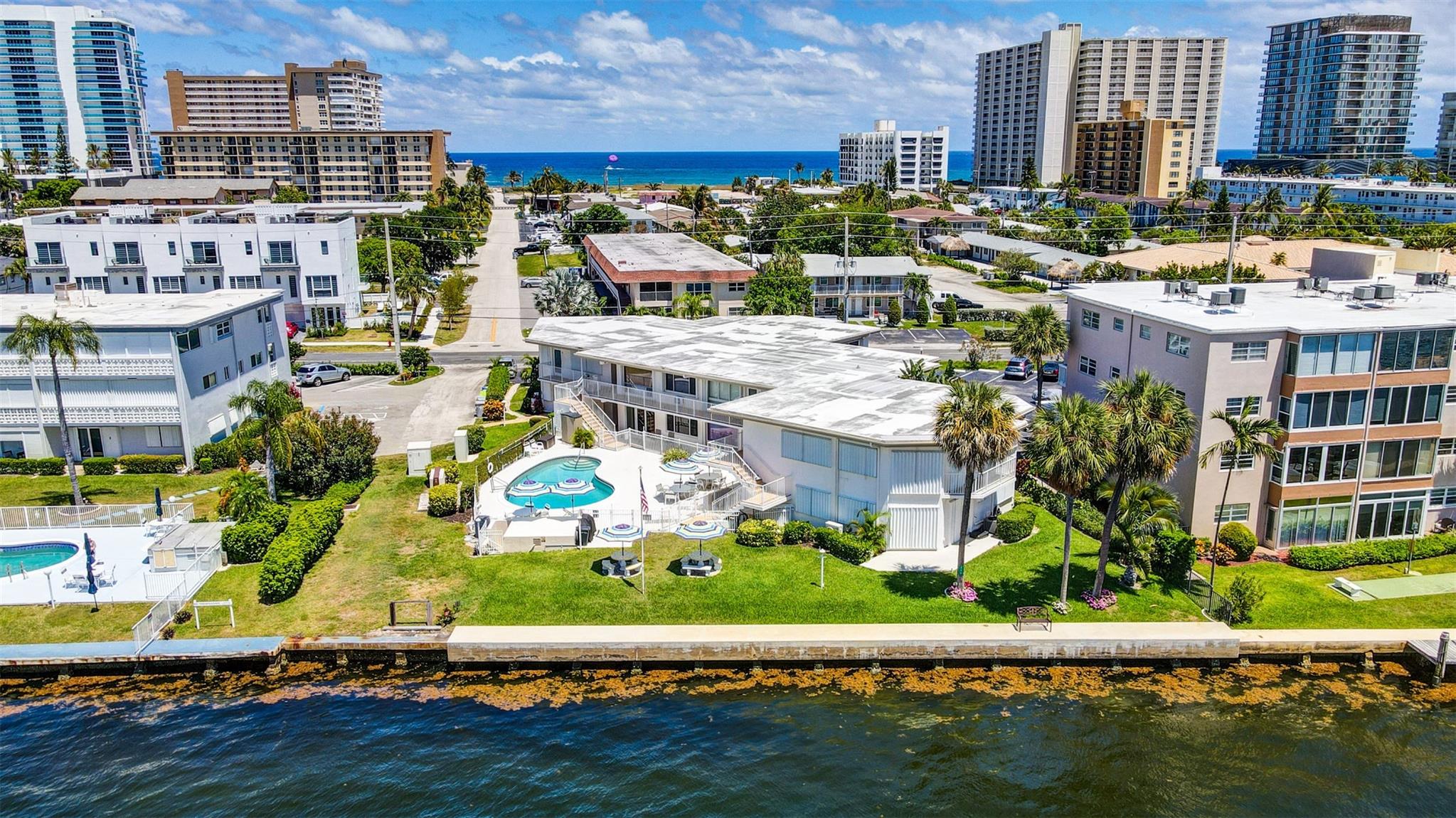 999 N Riverside Dr 10