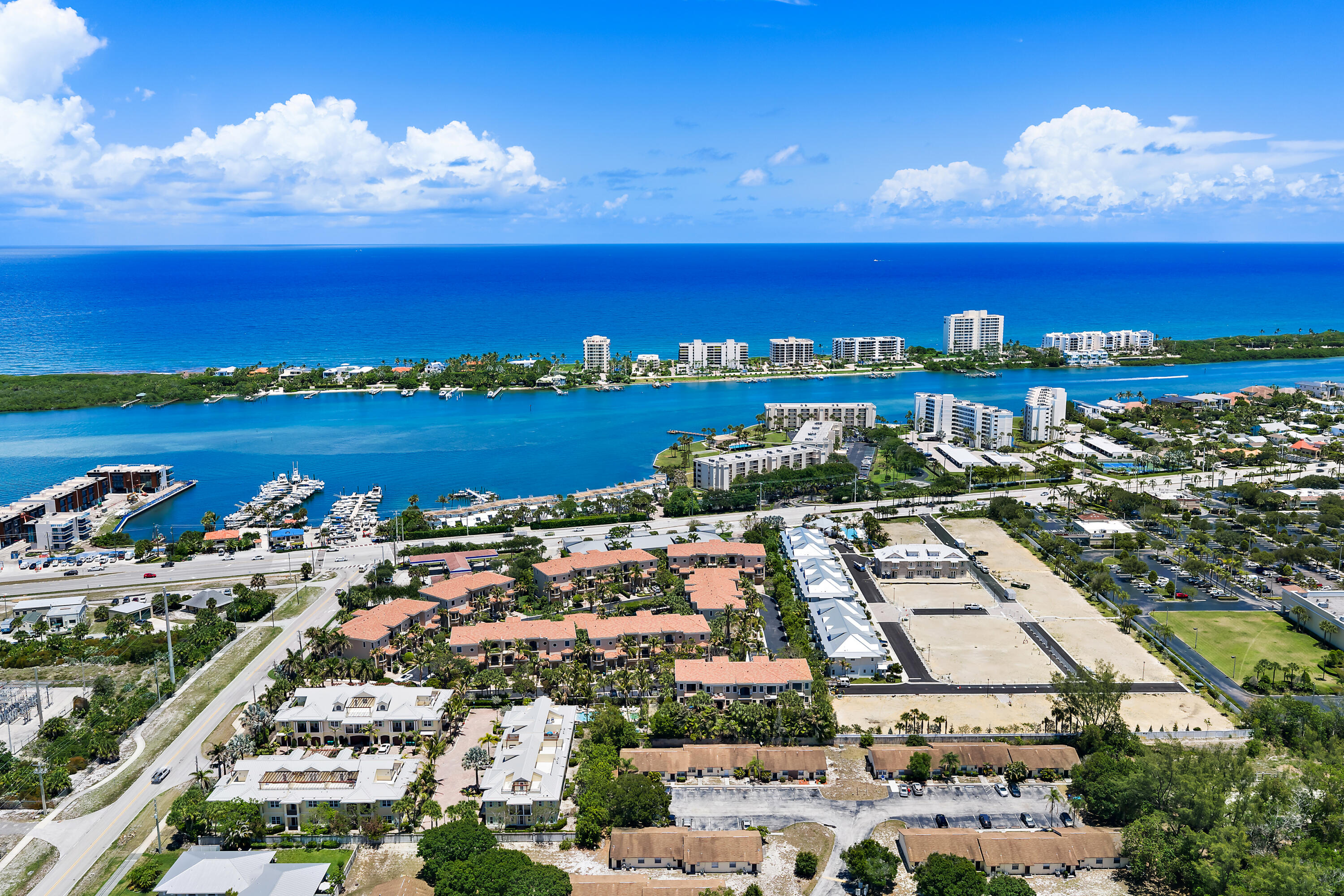 CASA DEL SOL OF TEQUESTA - Residential