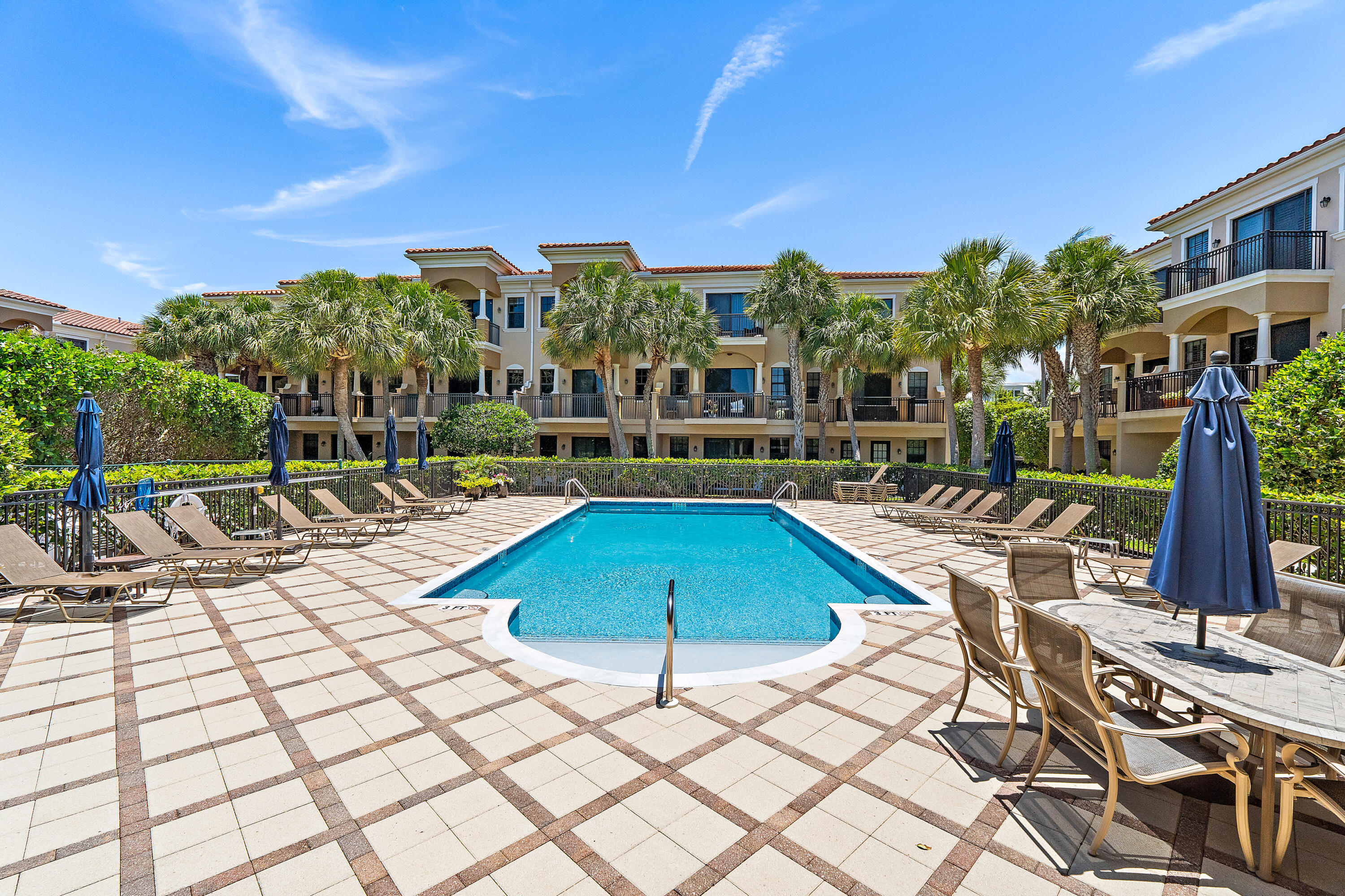 CASA DEL SOL OF TEQUESTA - Residential