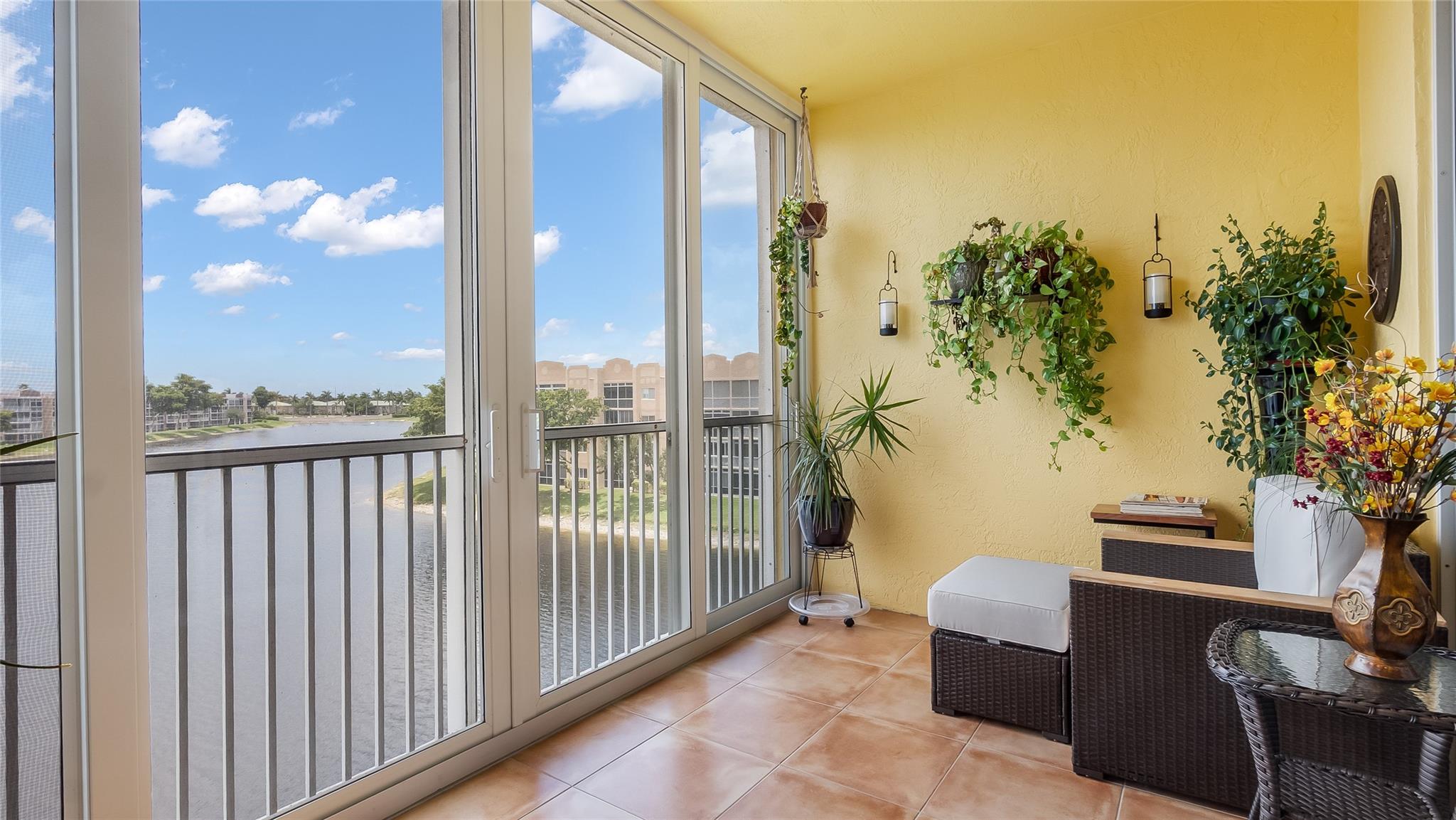 SOUTHAMPTON CONDOMINIUM - Residential