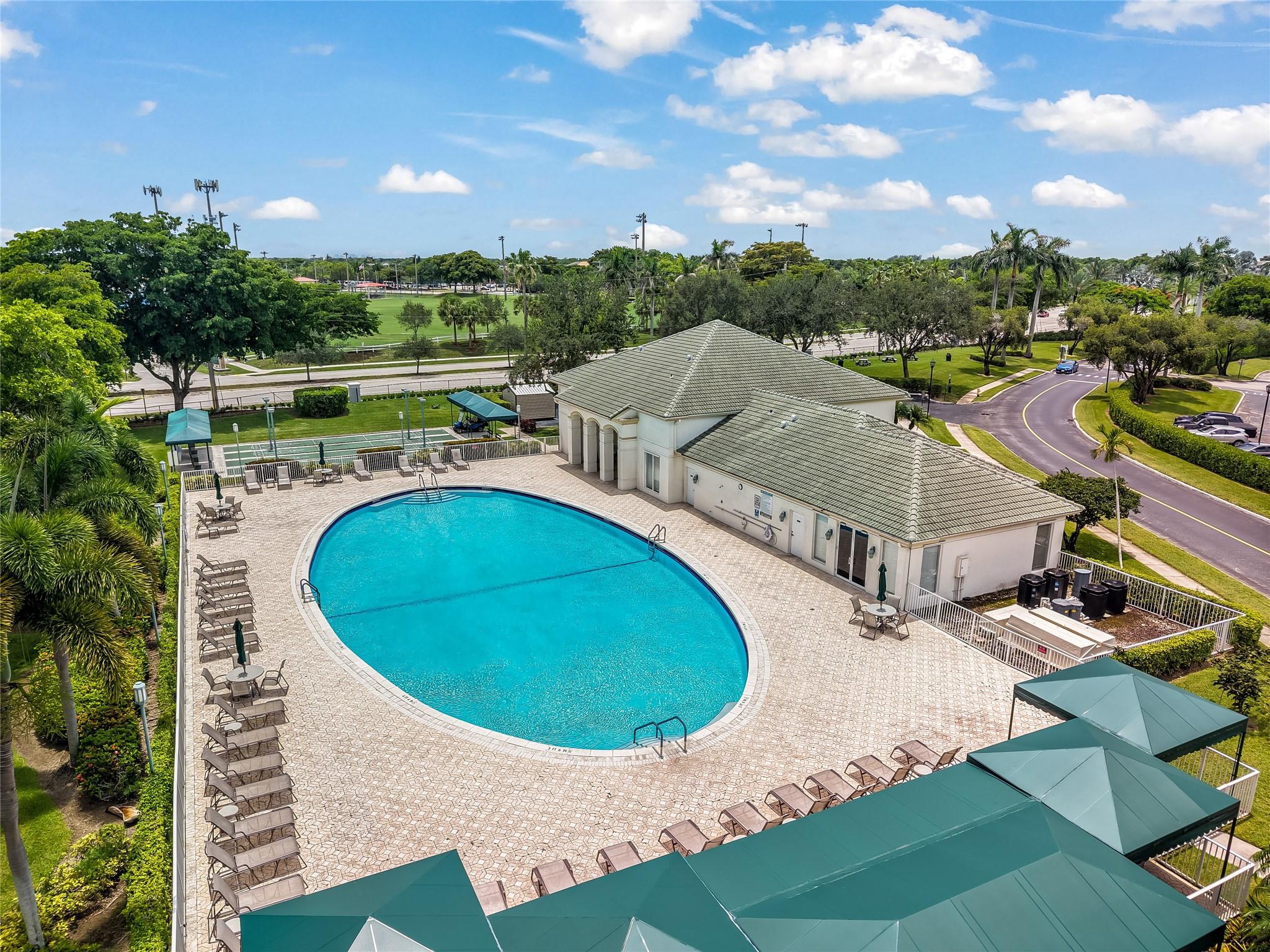 SOUTHAMPTON CONDOMINIUM - Residential