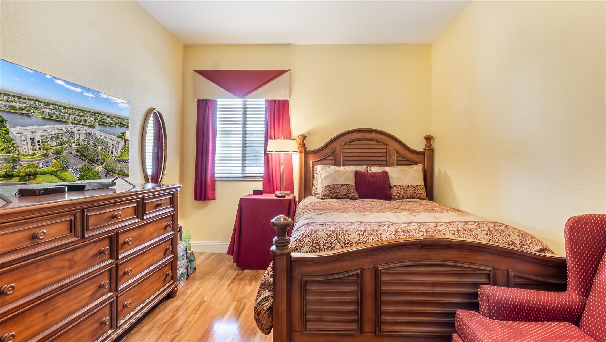SOUTHAMPTON CONDOMINIUM - Residential