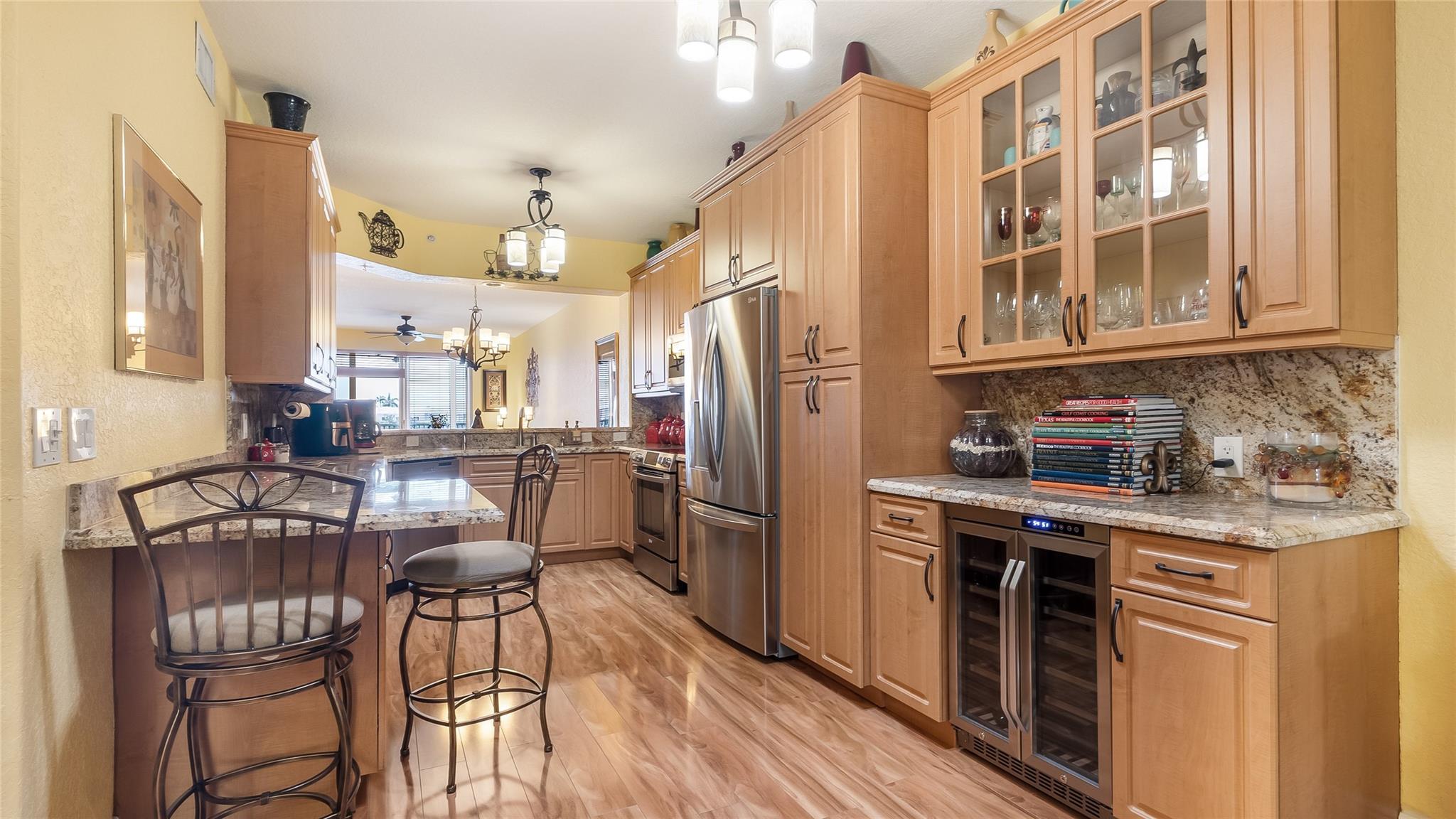SOUTHAMPTON CONDOMINIUM - Residential