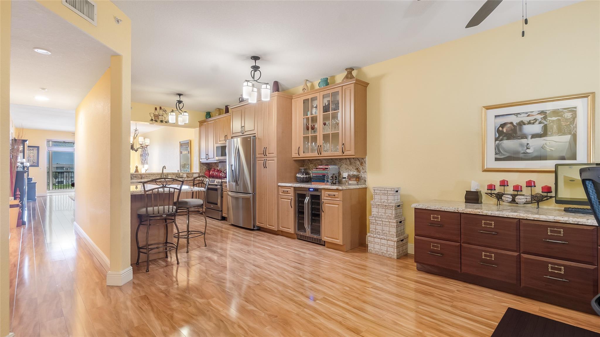 SOUTHAMPTON CONDOMINIUM - Residential