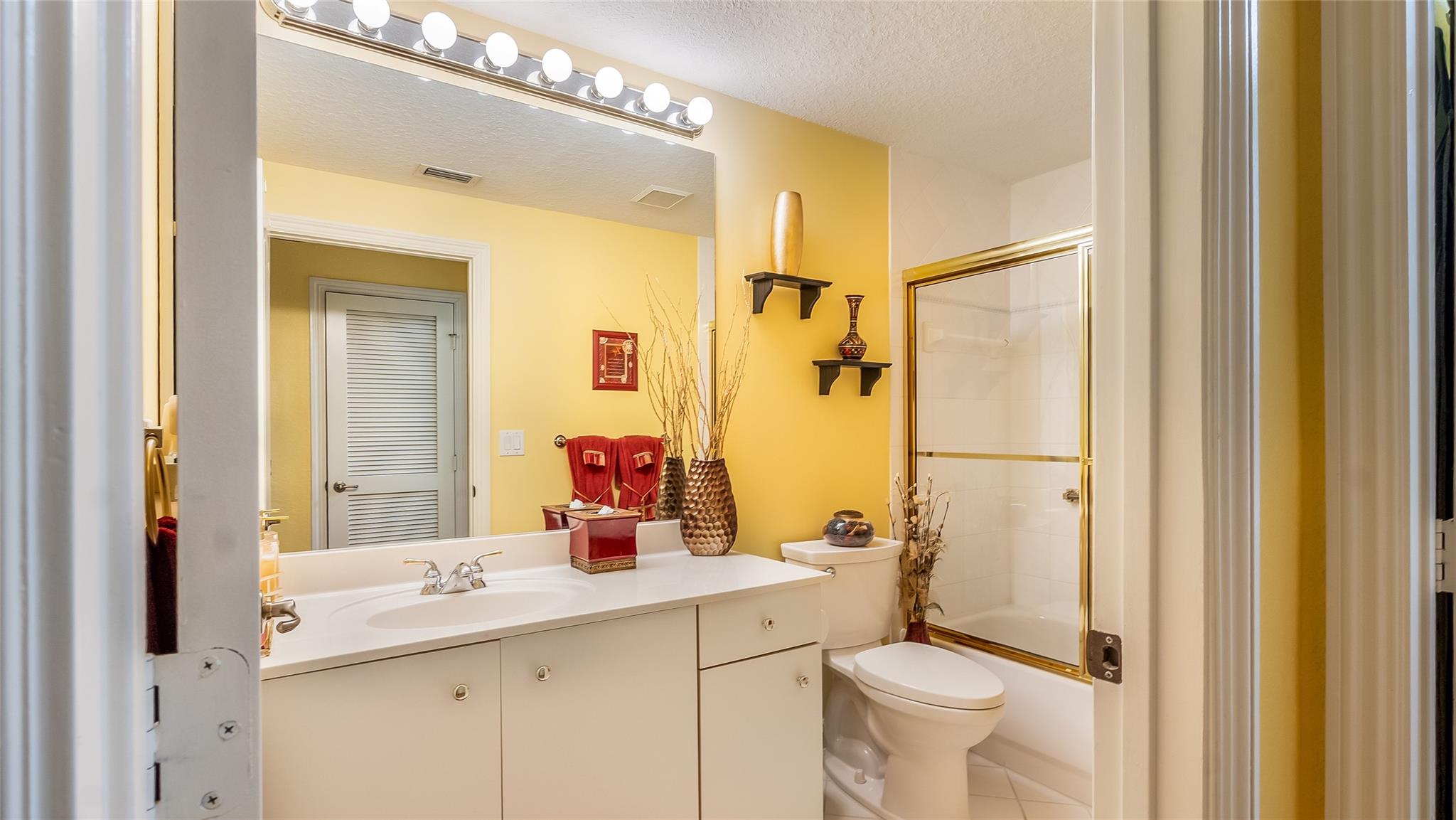 SOUTHAMPTON CONDOMINIUM - Residential