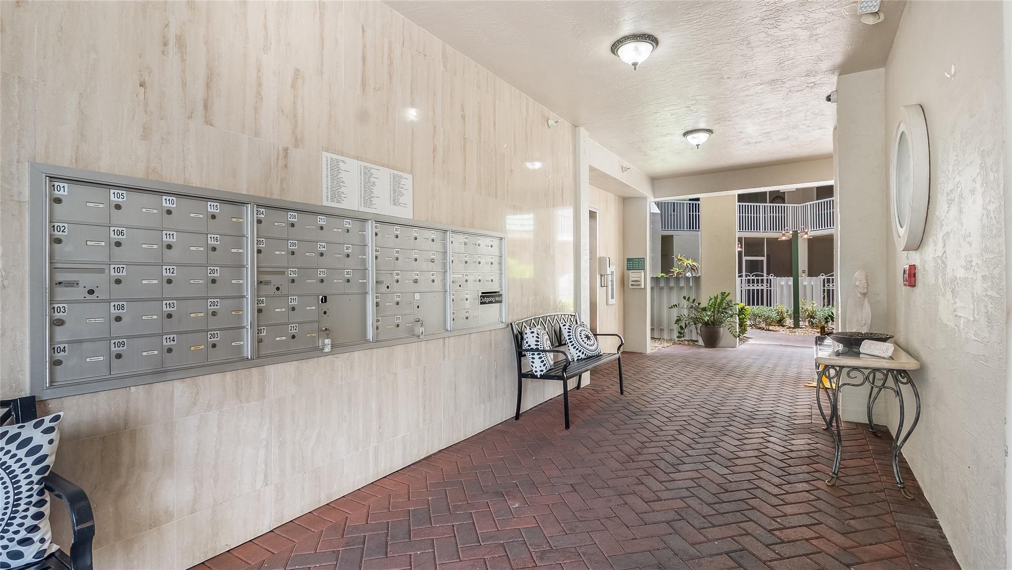SOUTHAMPTON CONDOMINIUM - Residential